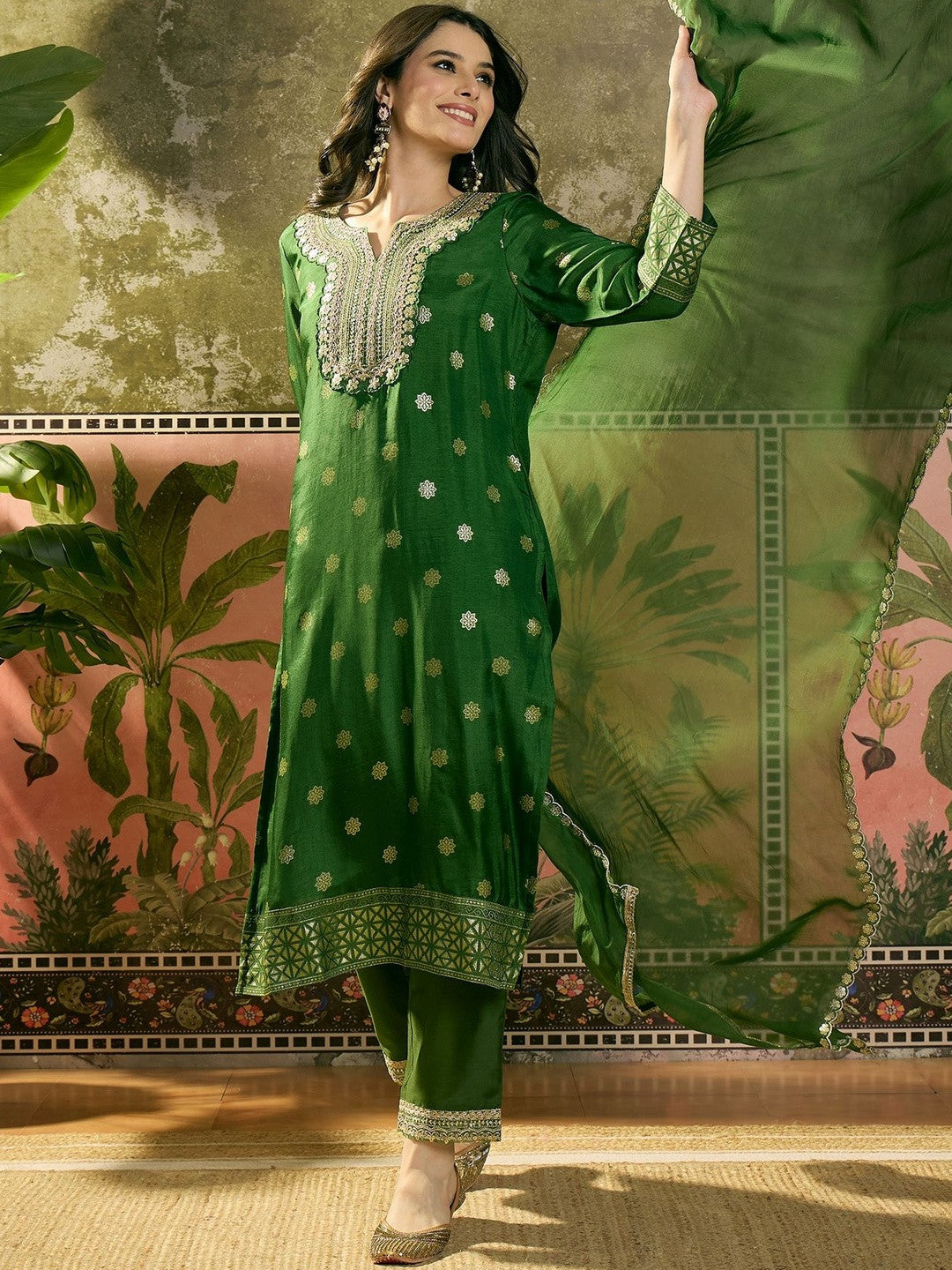 Embroidered Round Neck Kurta & Trousers Kurta Sets