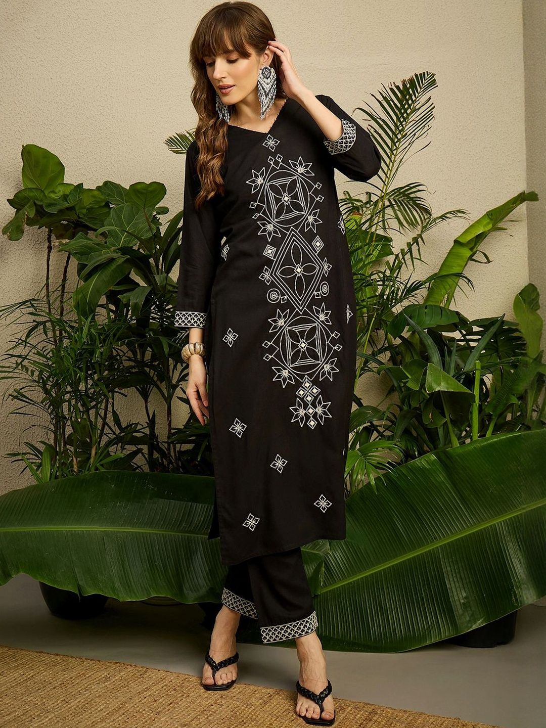 Dhiyona IE Women Ethnic Motifs Embroidered Regular Thread Work Kurta with Trousers