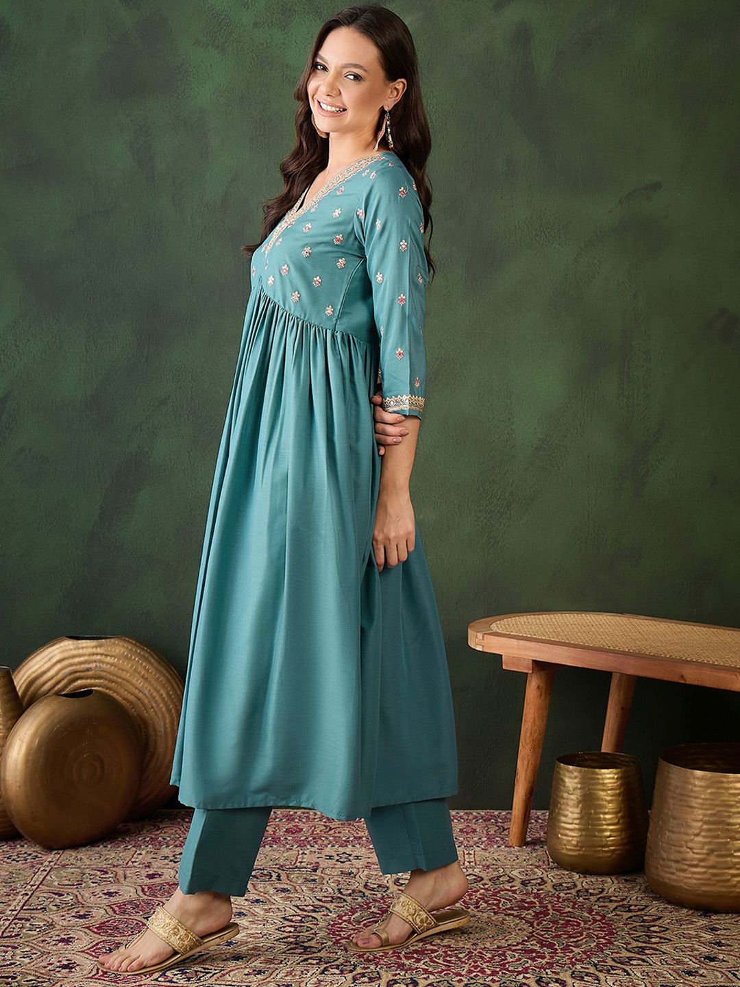 Dhiyona SN Women's Floral Yoke Design V-Neck Thread Work Empire Anarkali Kurta With Trousers