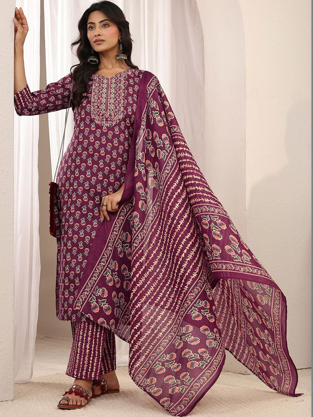 Women Floral Printed Regular Kurta with Trousers & With Dupatta