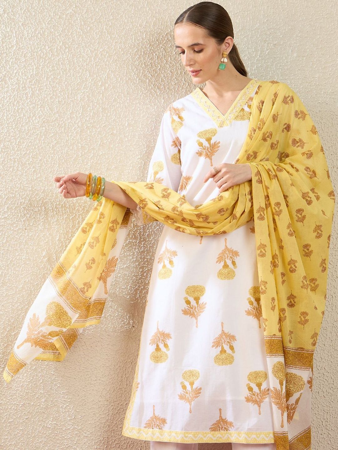 Dhiyona IE Women Floral Printed Regular Thread Work Pure Cotton Kurta with Trousers & With Dupatta