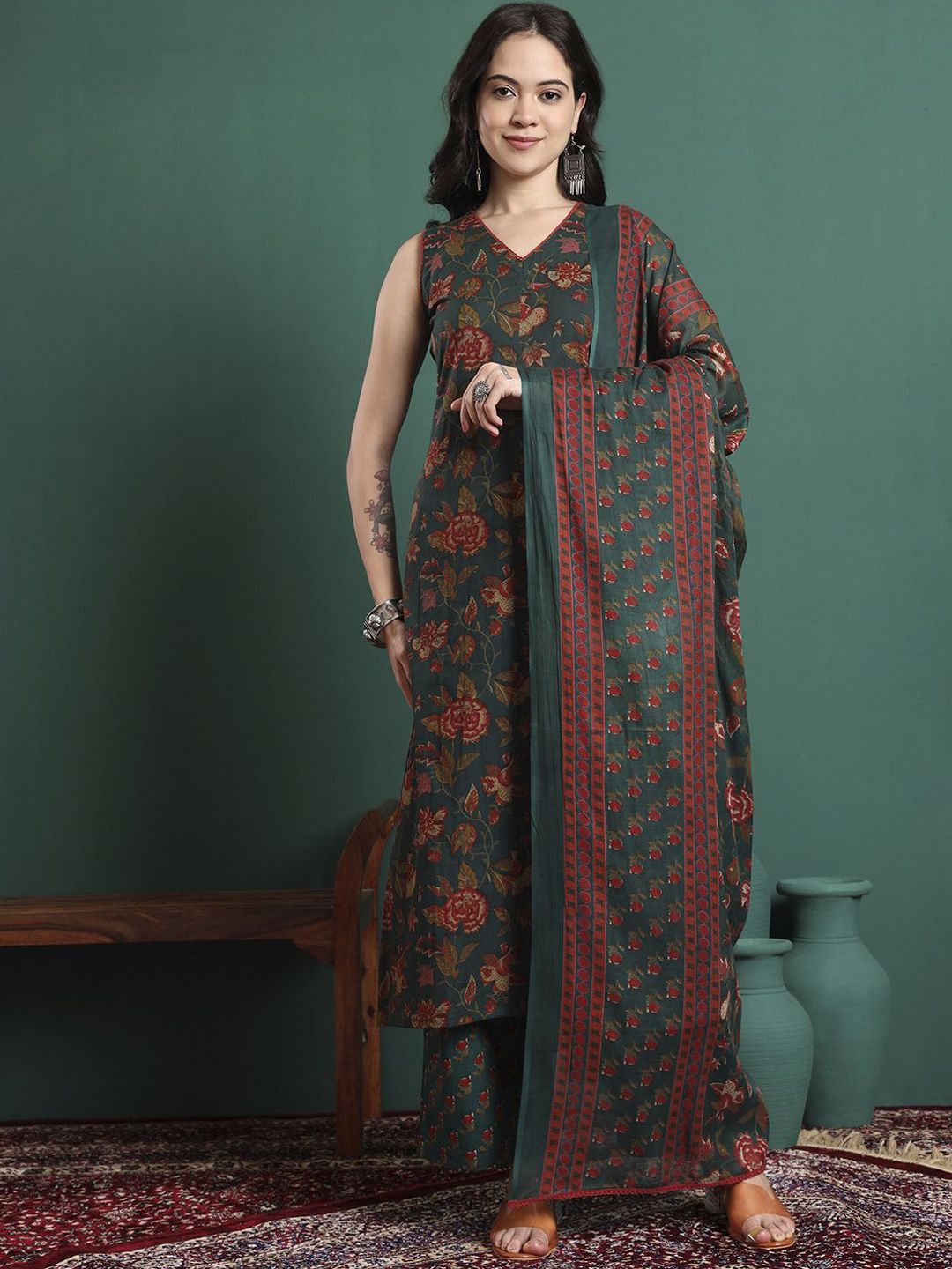 Dhiyona KL Women Floral Printed Cotton Kurta with Trousers & Dupatta