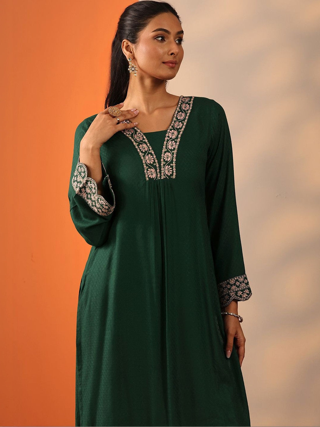 Women Ethnic Motifs Regular Thread Work Kurta with Trousers