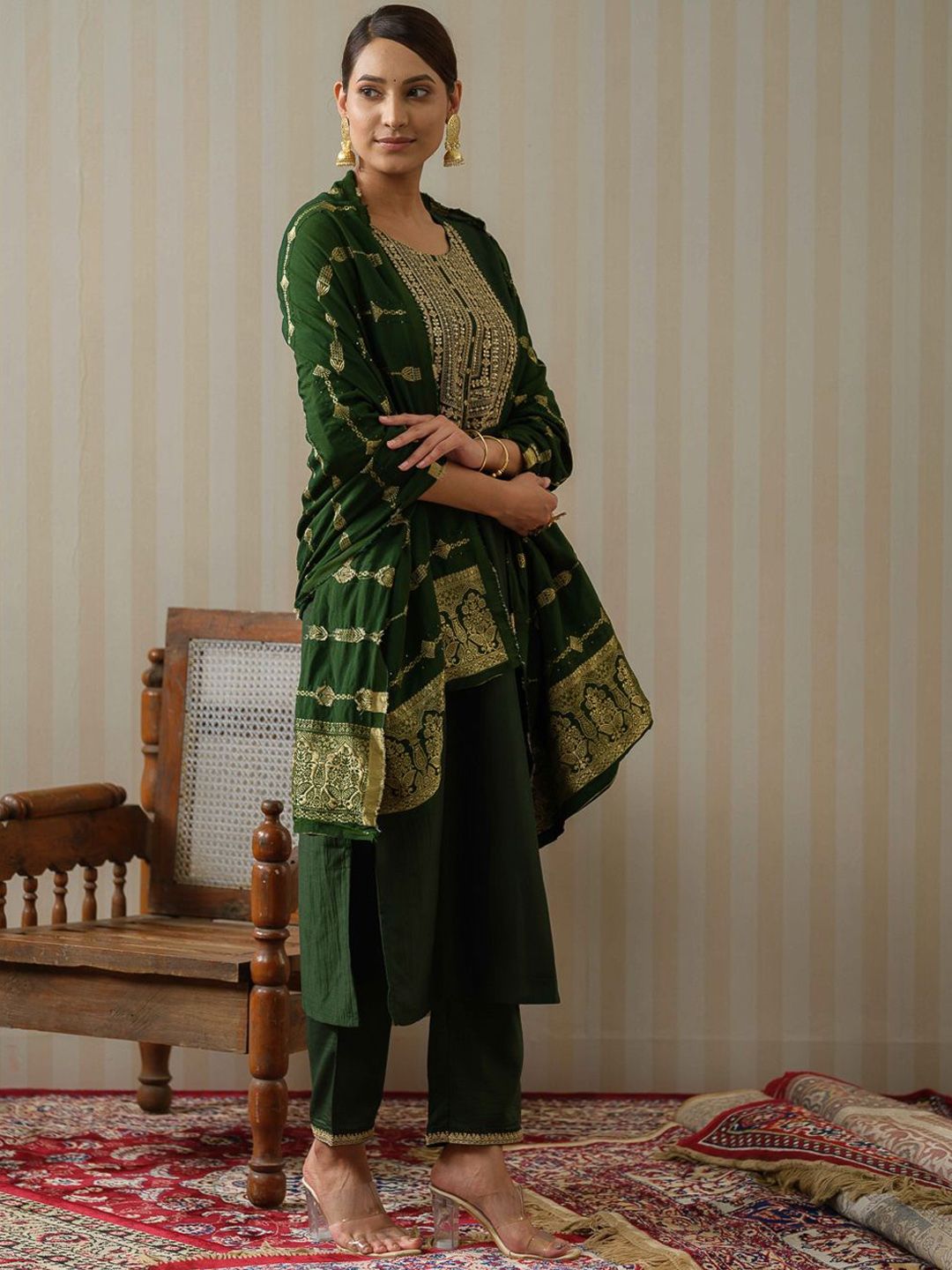 Dhiyona OD  Floral Printed Straight Kurta & Trousers With Dupatta
