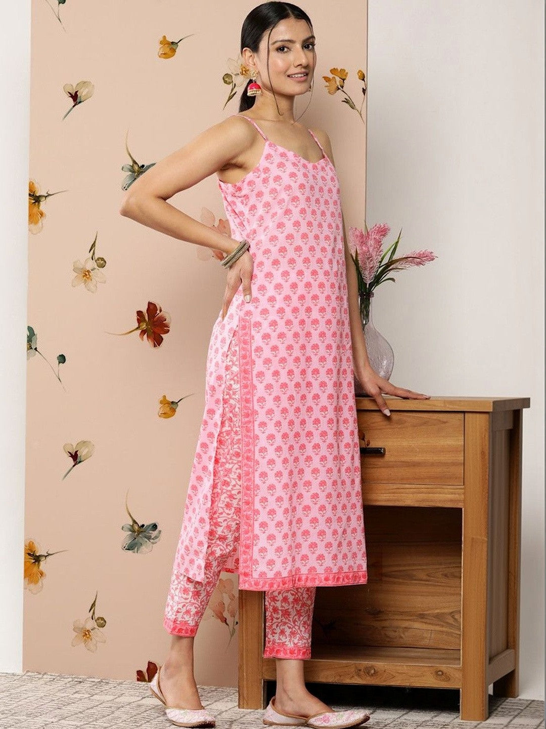 Women Floral Printed Regular Kurta with Trousers & With Dupatta