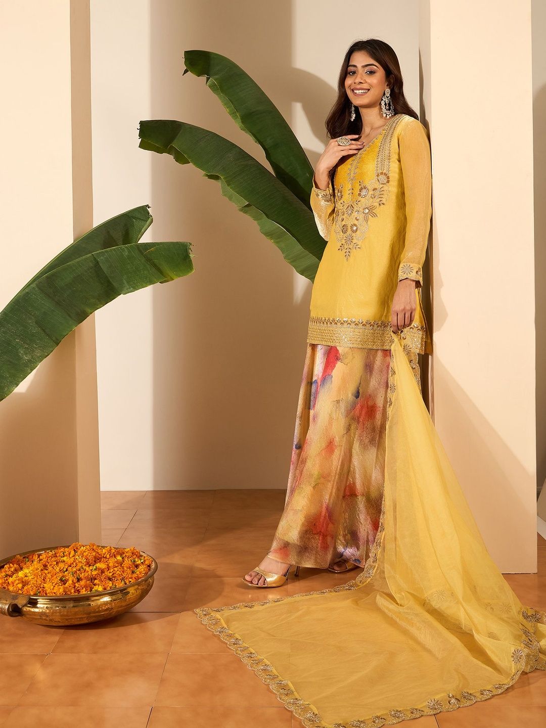 Dhiyona IN Women Crushed Oraganza Silk Embroidered Kurta Set with Dupatta