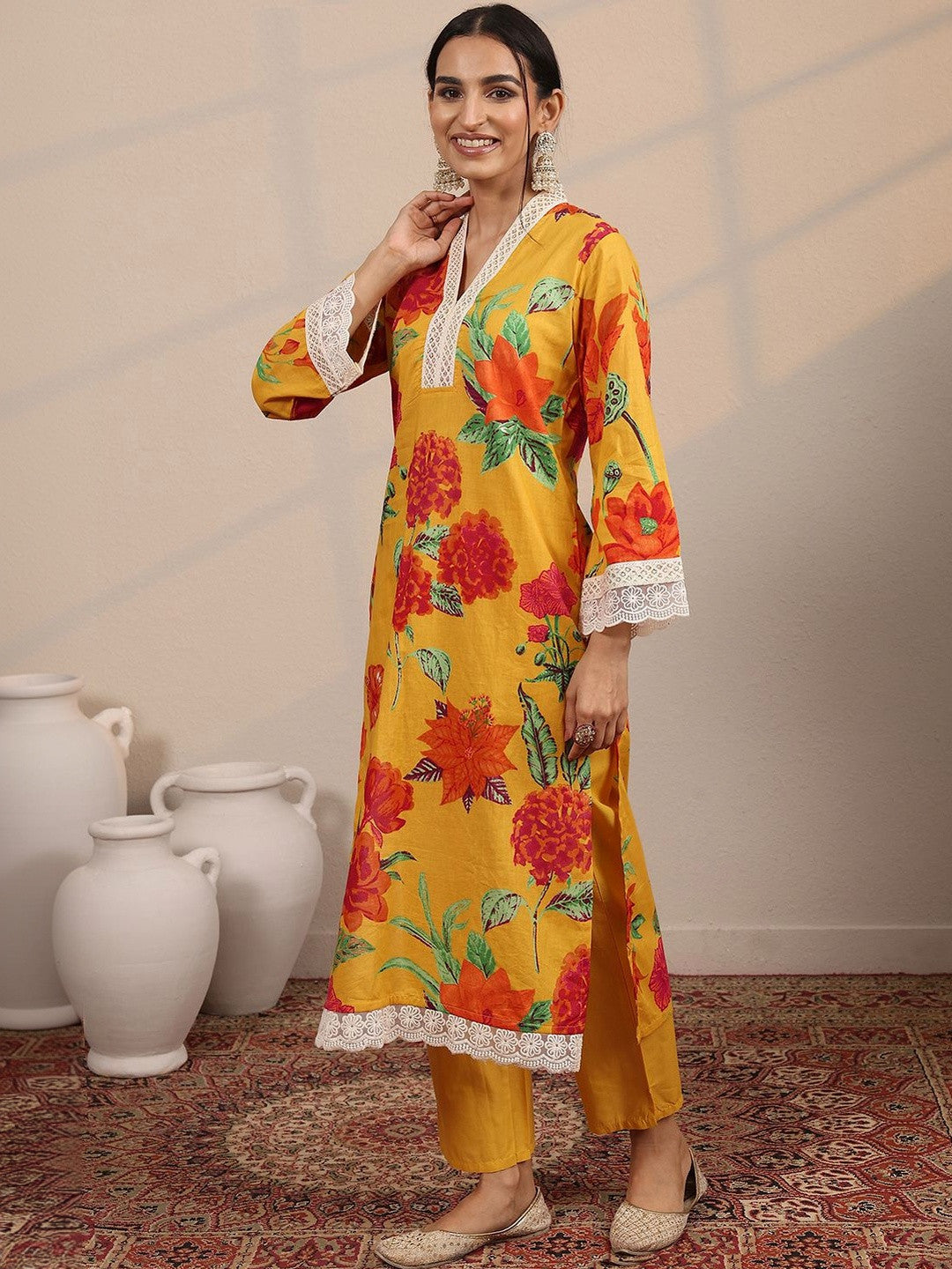 Women Floral Printed Regular Kurta with Trousers & With Dupatta