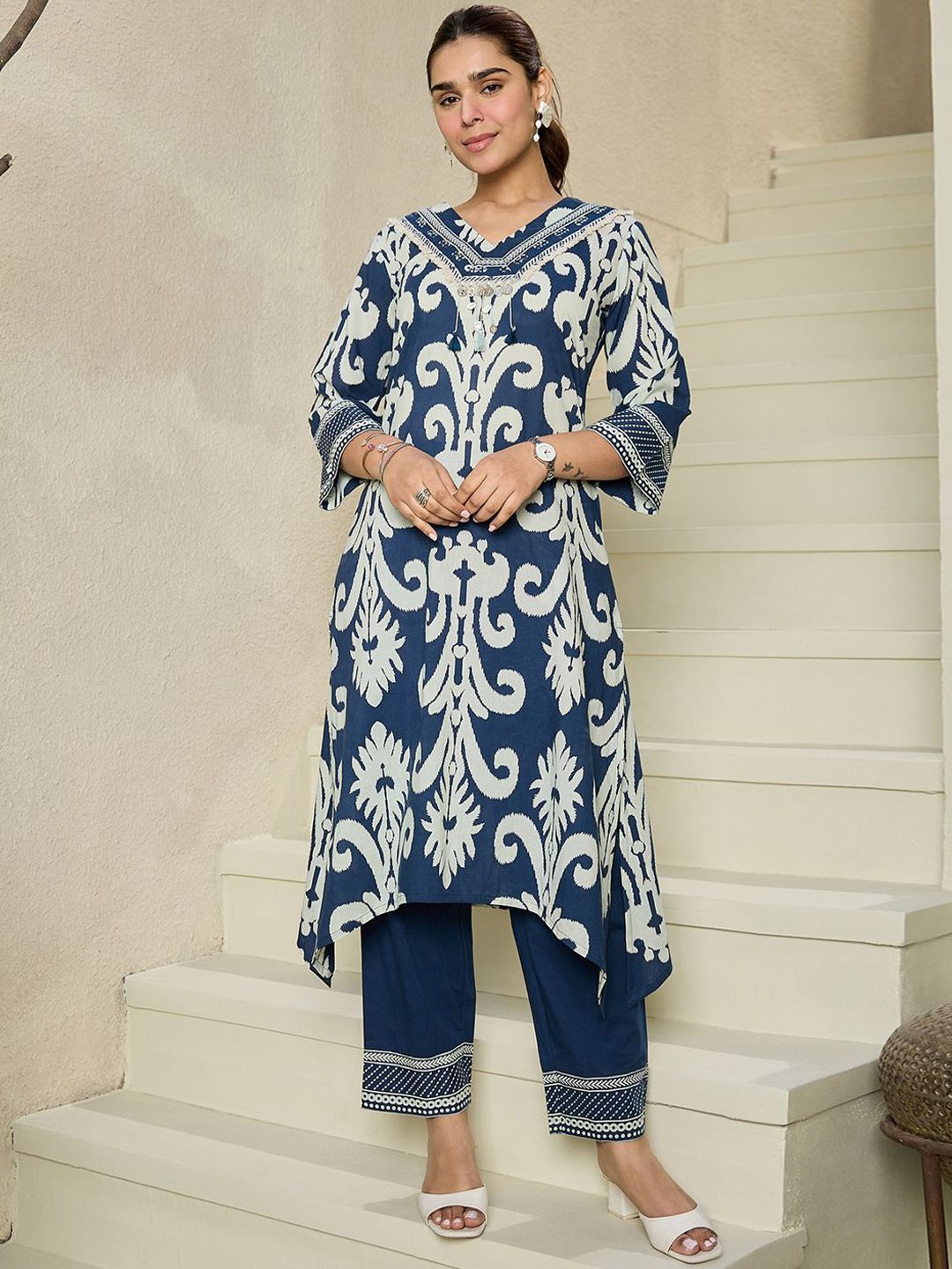 Dhiyona IE Floral Printed V-Neck Pure Cotton Kurta with Trousers