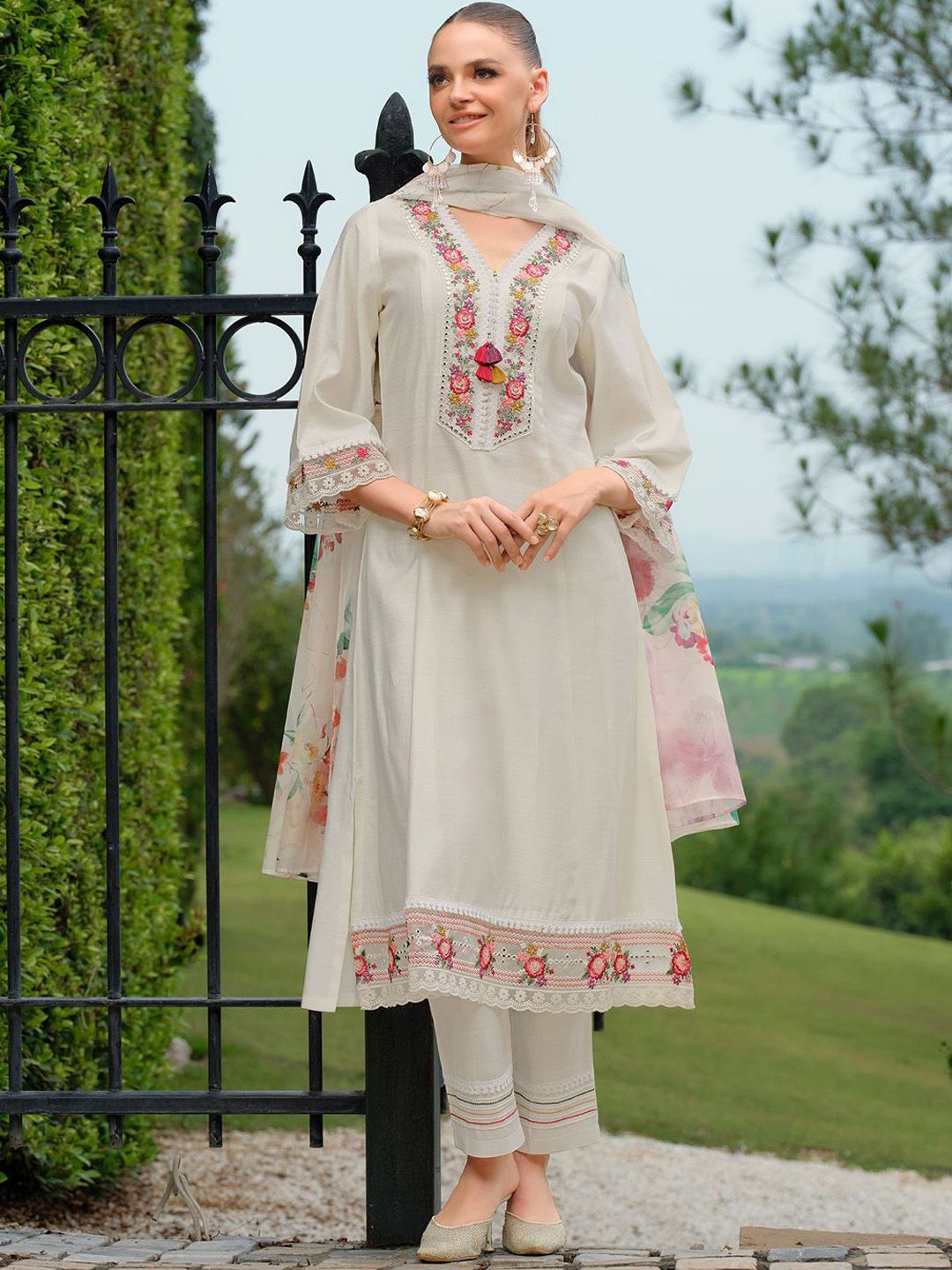 Floral Embroidered Thread Work V-Neck A-Line Kurta With Trousers & Dupatta