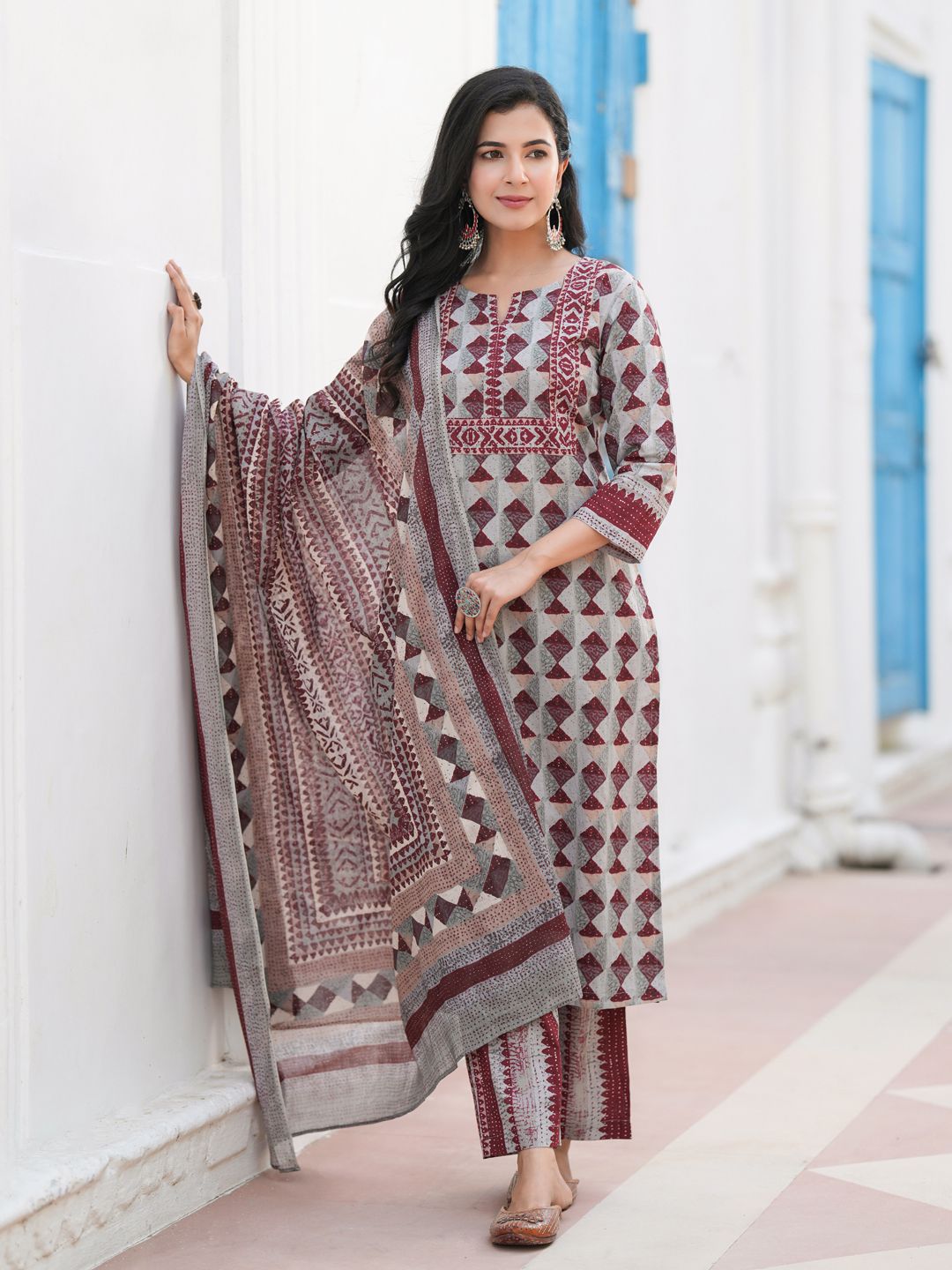 Dhiyona RR Women's Geometric Printed Notch Neck Pure Cotton Kurta With Trousers & Dupatta