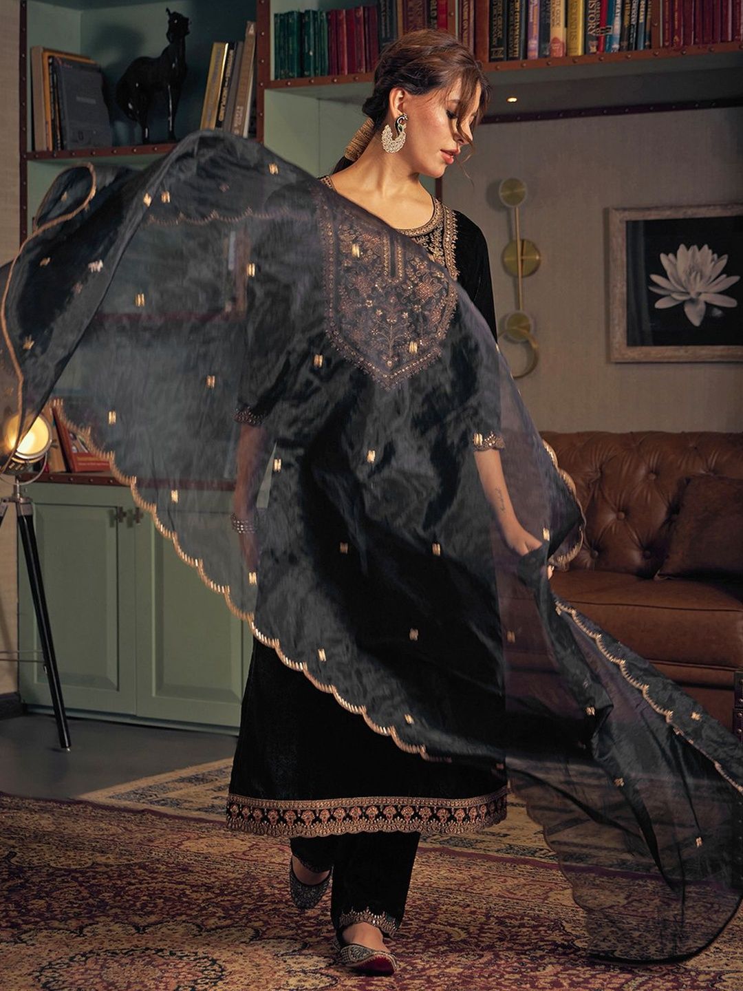 Dhiyona CH Floral Yoke Design Velvet Straight Kurta With Trousers & Dupatta