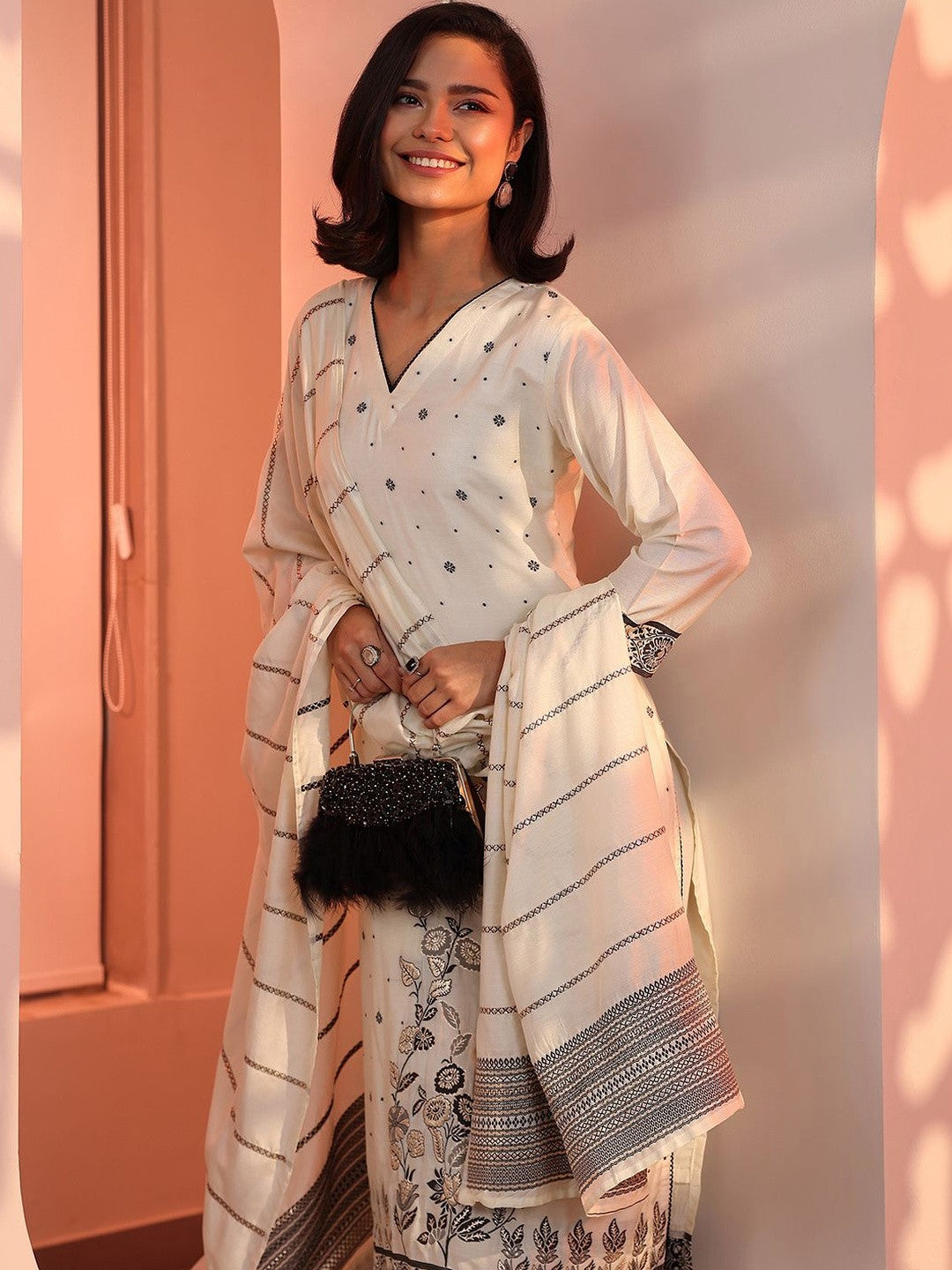 Women Ethnic Motifs Printed Regular Kurta with Trousers & With Dupatta