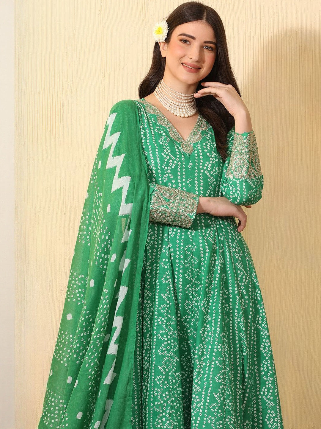 Dhiyona SN Women Bandhani Printed Empire Thread Work Pure Cotton Kurta with Trousers & With Dupatta