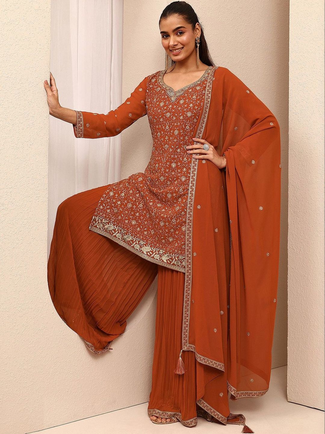 Dhiyona LL Women Ethnic Motifs Embroidered Regular Thread Work Kurta with Sharara & With Dupatta