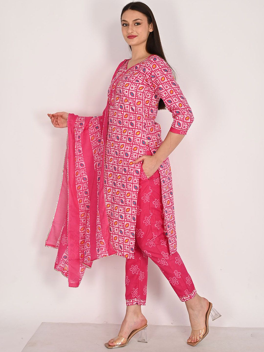 Dhiyona KL Women Floral Printed Regular Kurta with Pyjamas & With Dupatta
