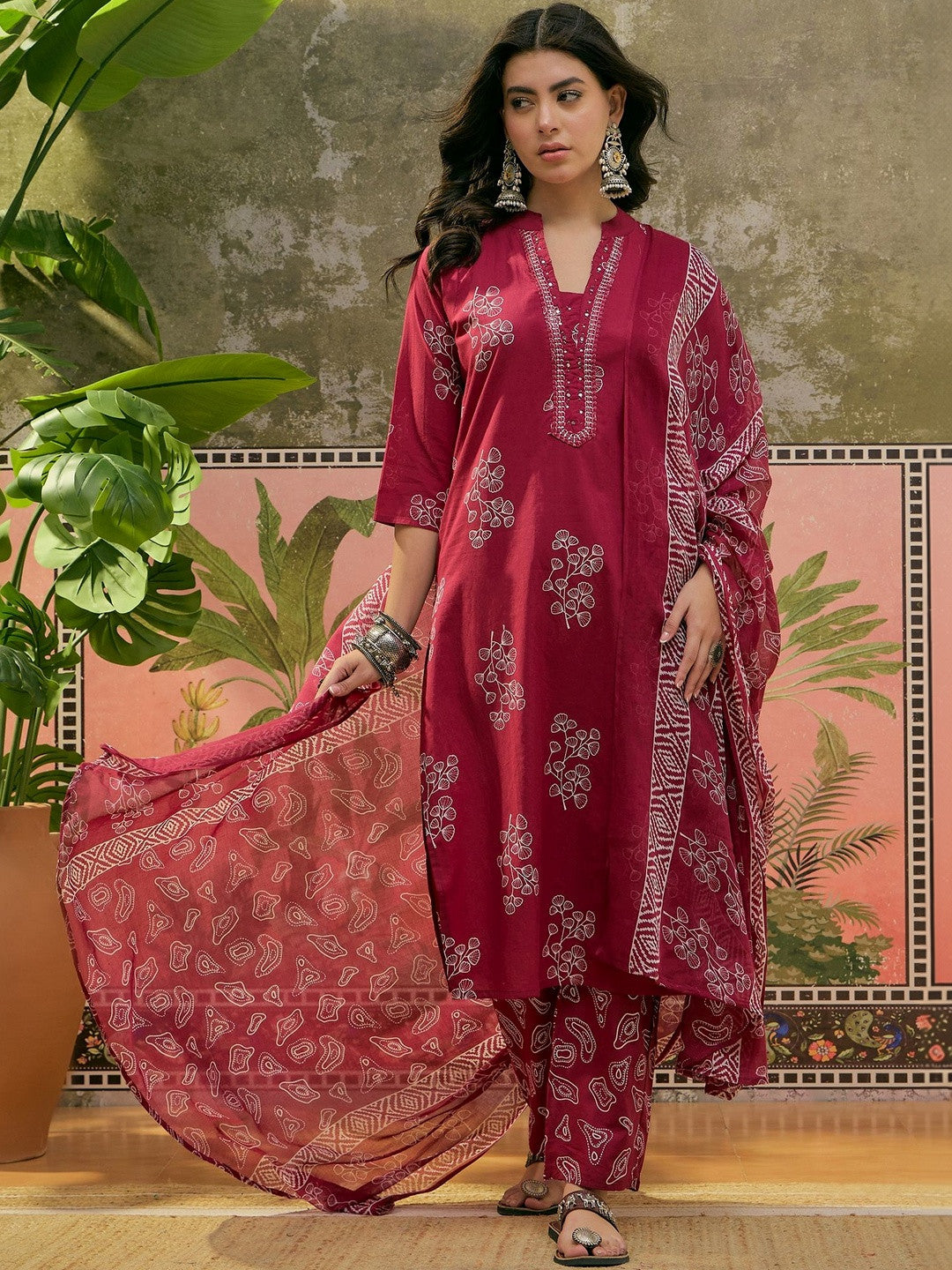Printed Mandarin Collar Kurta & Trousers With Dupatta