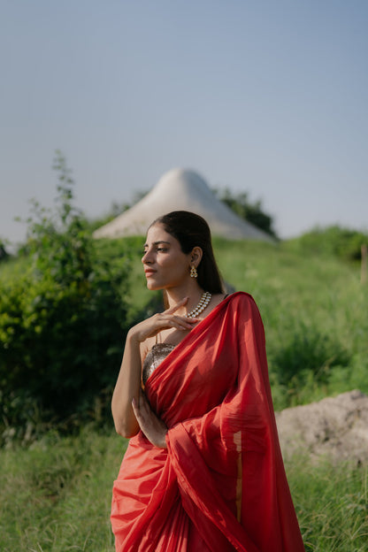 Dhiyona ST Solid Red Saree with Woven Jacquard Pallu in Gold & Self Blouse Fabric