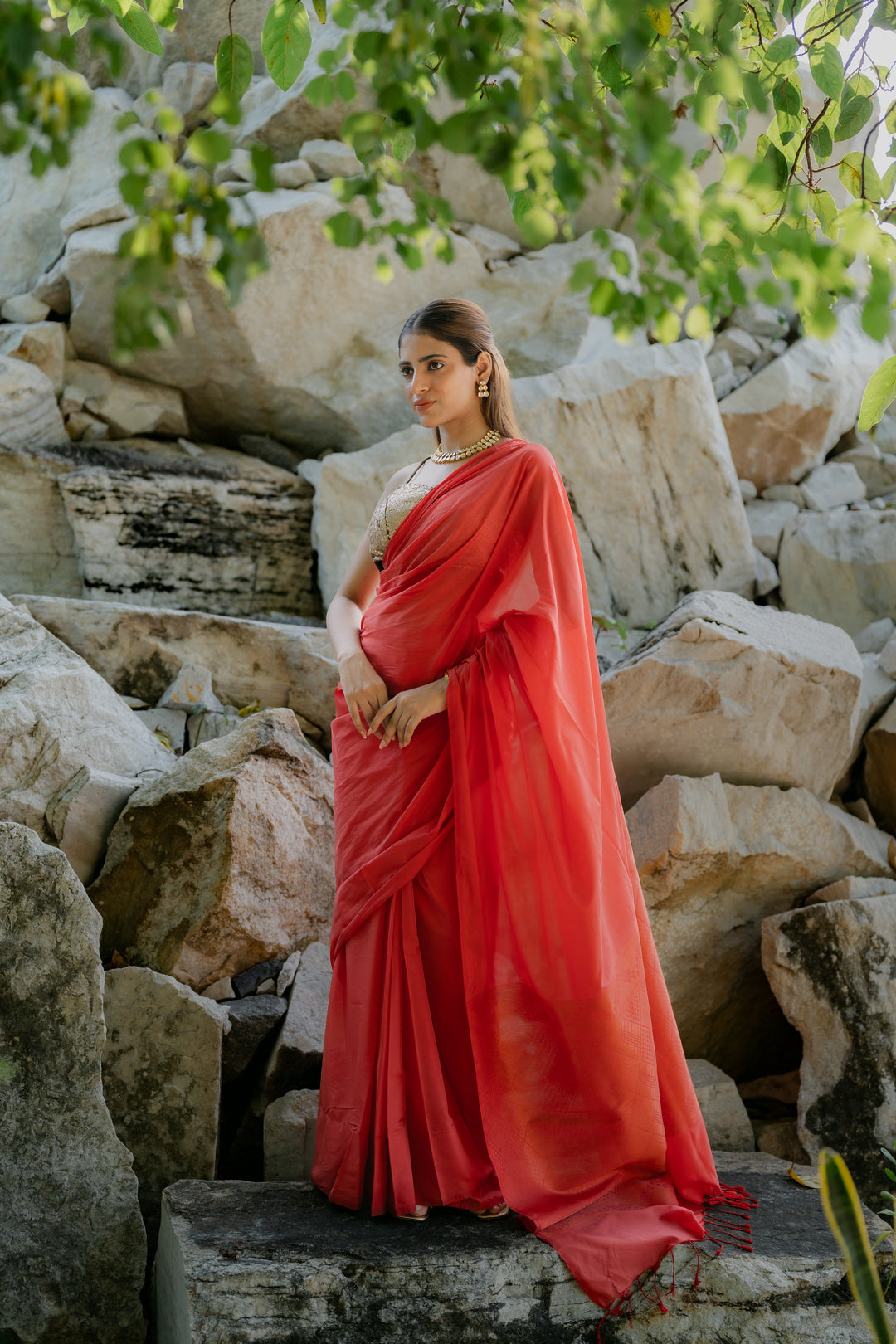Dhiyona ST Solid Red Saree with Woven Jacquard Pallu in Gold & Self Blouse Fabric