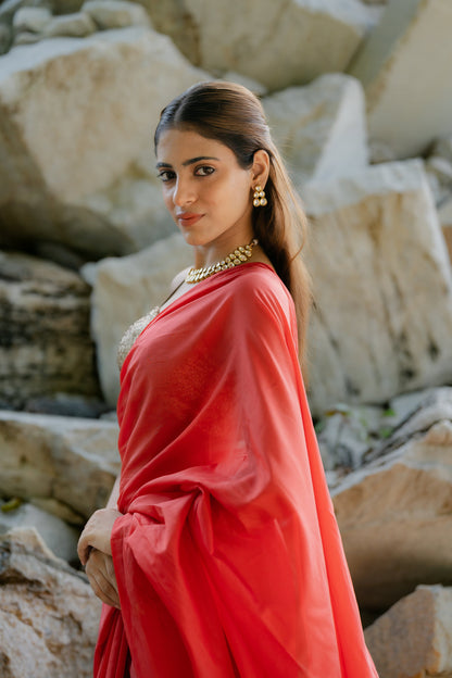 Dhiyona ST Solid Red Saree with Woven Jacquard Pallu in Gold & Self Blouse Fabric