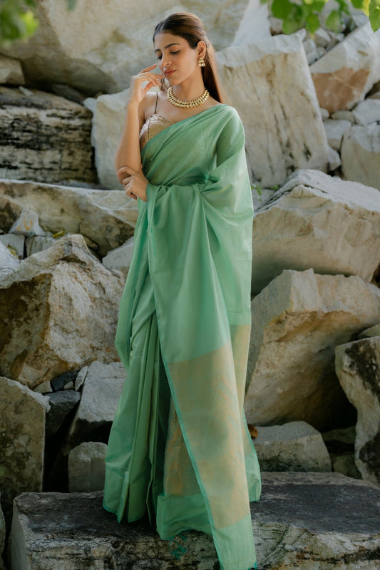 Dhiyona ST Solid Green-Yellow Saree with Woven Jacquard Pallu in Gold & Self Blouse Fabric