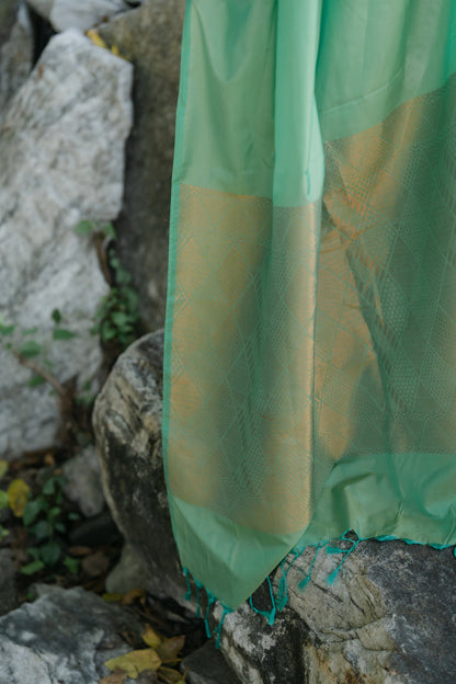 Dhiyona ST Solid Green-Yellow Saree with Woven Jacquard Pallu in Gold & Self Blouse Fabric