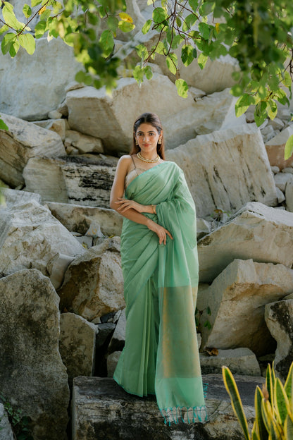 Dhiyona ST Solid Green-Yellow Saree with Woven Jacquard Pallu in Gold & Self Blouse Fabric