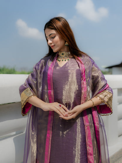 Dhiyona ST 3-Piece Suit Set – Purple Organza Kurta with Zari Sleeves & Dupatta with Pink Piping