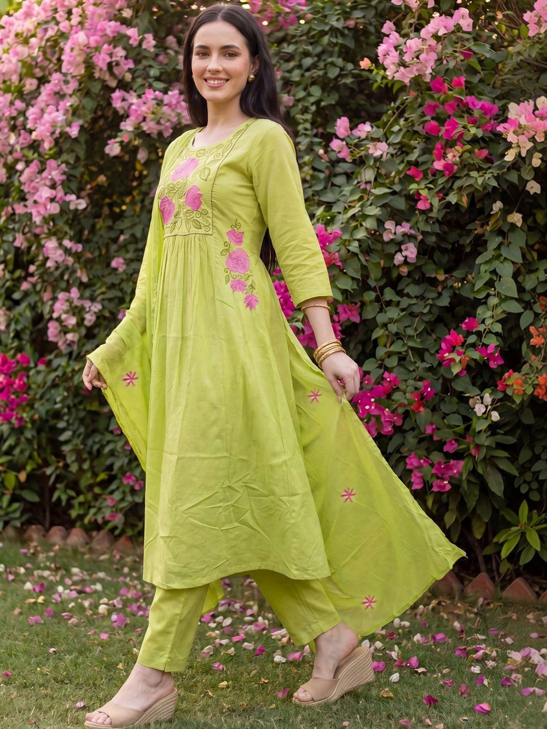 Women Floral Embroidered Tiered Thread Work Pure Cotton Kurta with Trousers & With Dupatta