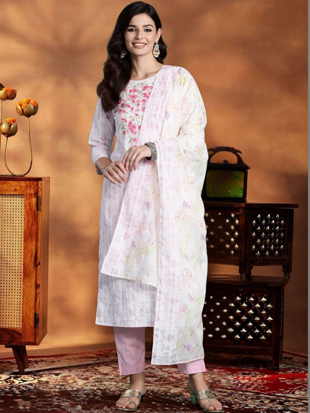 Dhiyona IE Women Floral Printed Regular Thread Work Pure Cotton Kurta with Trousers & With Dupatta
