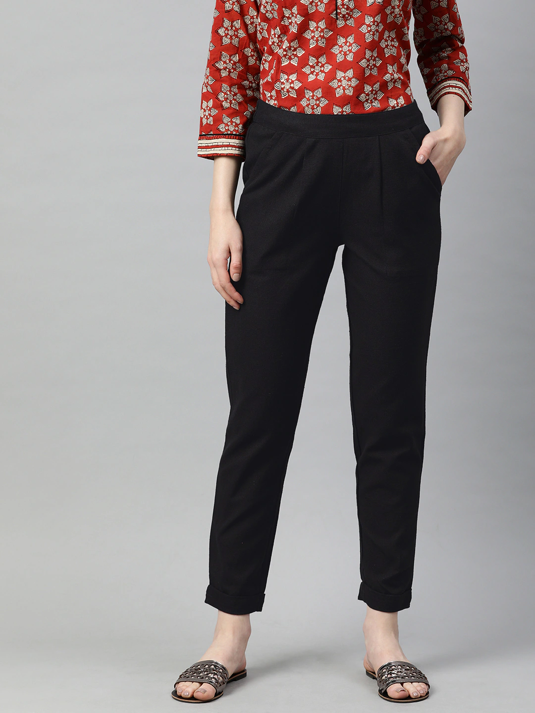 Black Mid Rise Plain Relaxed Cotton Slim Fit Pleated Trousers