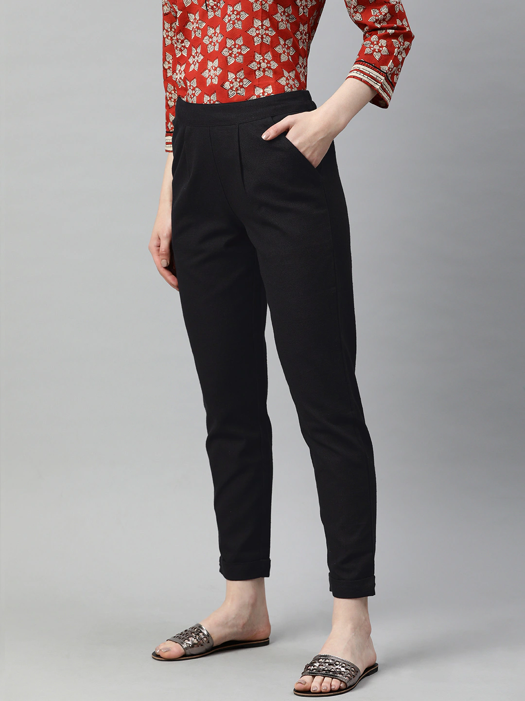 Black Mid Rise Plain Relaxed Cotton Slim Fit Pleated Trousers