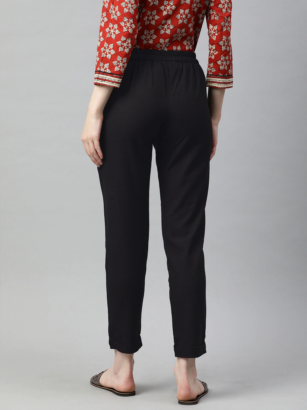 Black Mid Rise Plain Relaxed Cotton Slim Fit Pleated Trousers