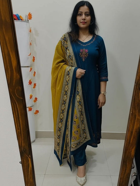 Dhiyona KL Women Ethnic Motifs Embroidered Regular Thread Work Kurta with Trousers & With Dupatta