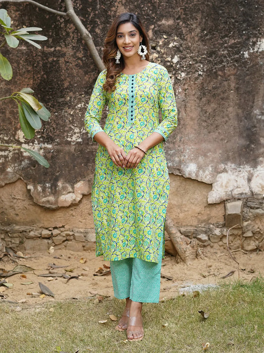 Green Floral Printed Regular Pure Cotton Kurta with Trousers