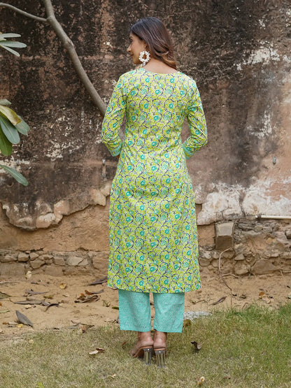 Green Floral Printed Regular Pure Cotton Kurta with Trousers