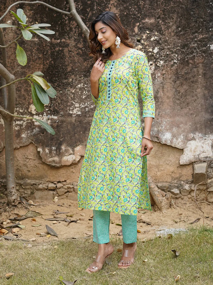 Green Floral Printed Regular Pure Cotton Kurta with Trousers