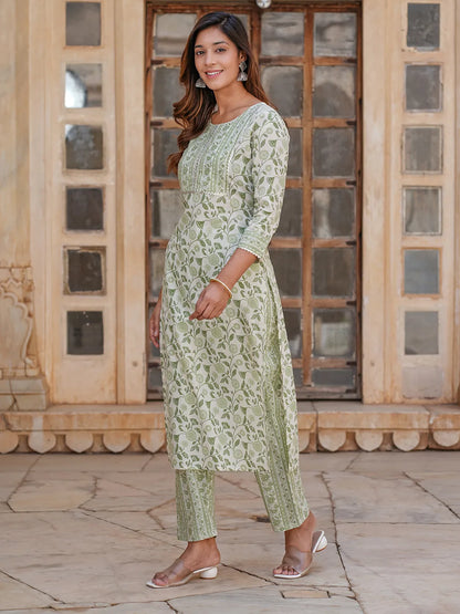 Women White And Green Floral Straight Kurta Pant Set