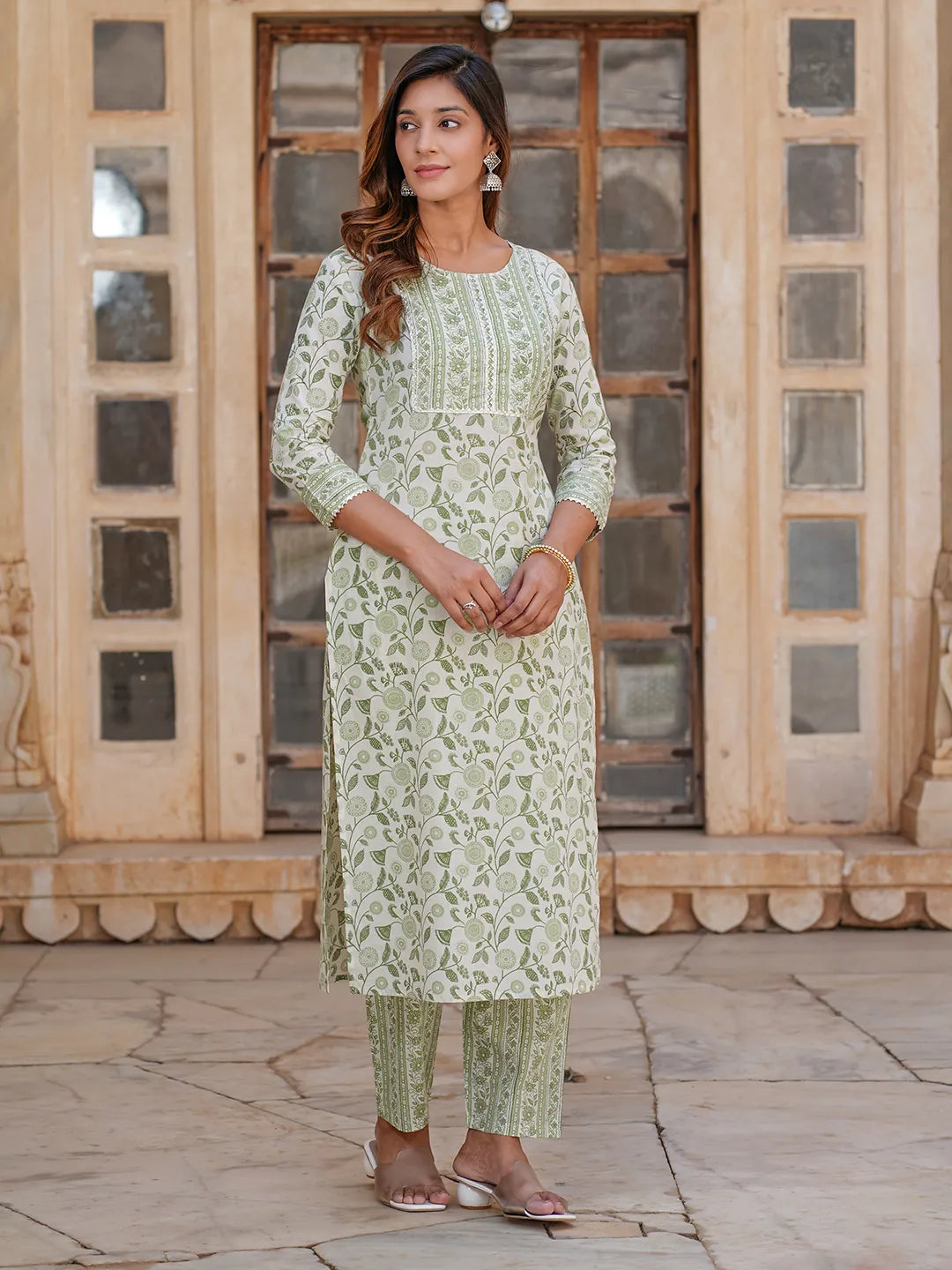 Women White And Green Floral Straight Kurta Pant Set