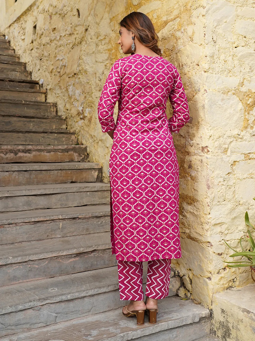 Women Pink Geometric Straight Kurta Pant and Dupatta Set