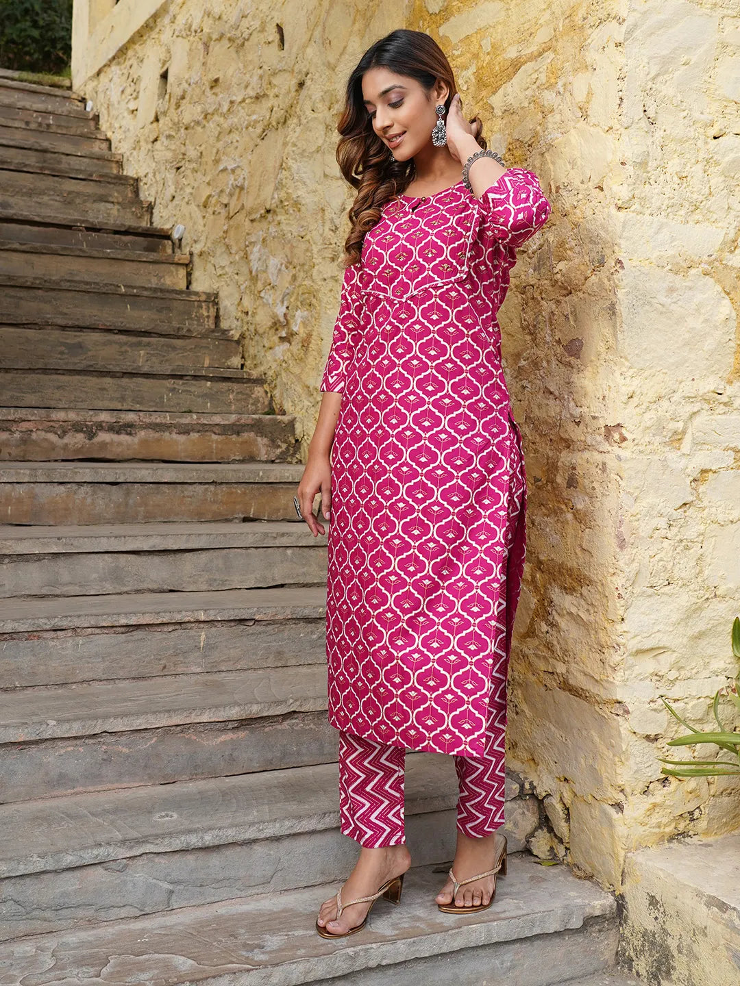 Women Pink Geometric Straight Kurta Pant and Dupatta Set