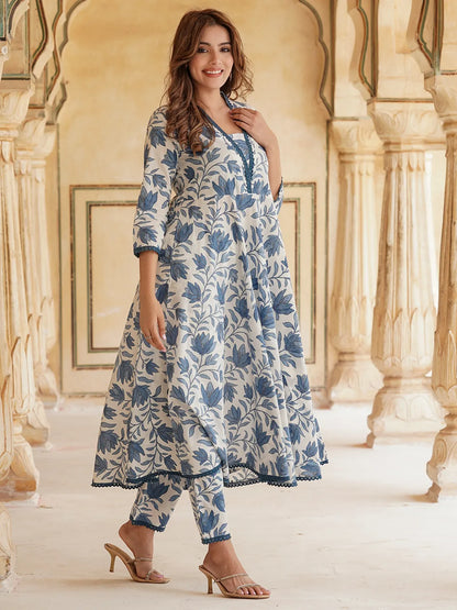 Blue & white Floral Printed Regular Pure Cotton Kurta & Trousers With Dupatta