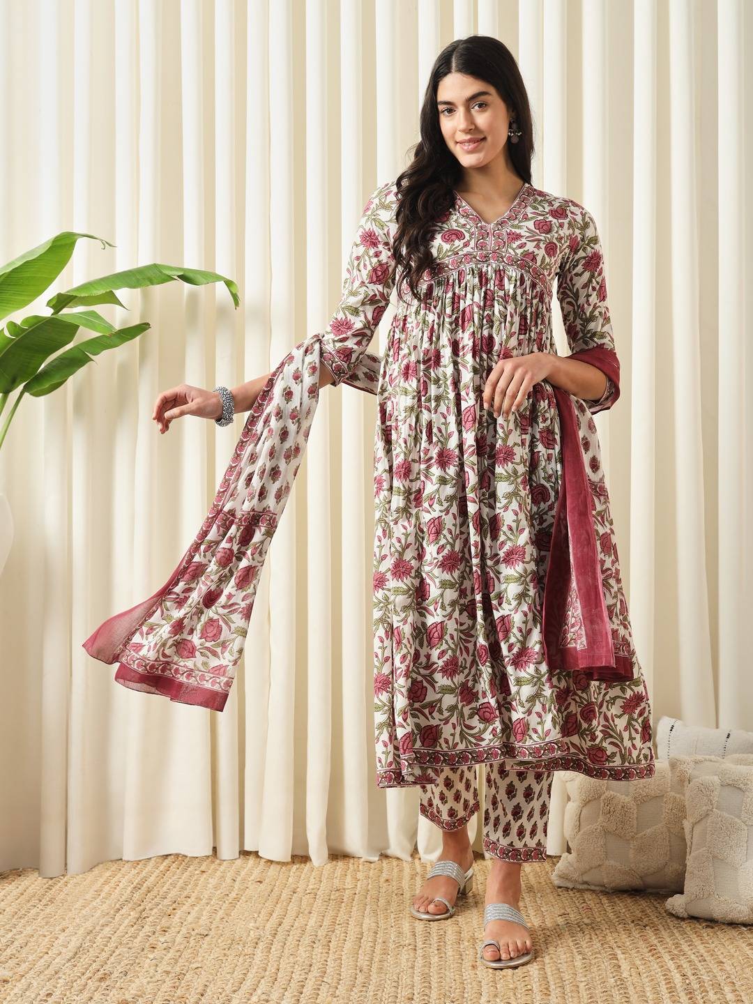 Women Red, white and green printed kurta with trousers with dupatta