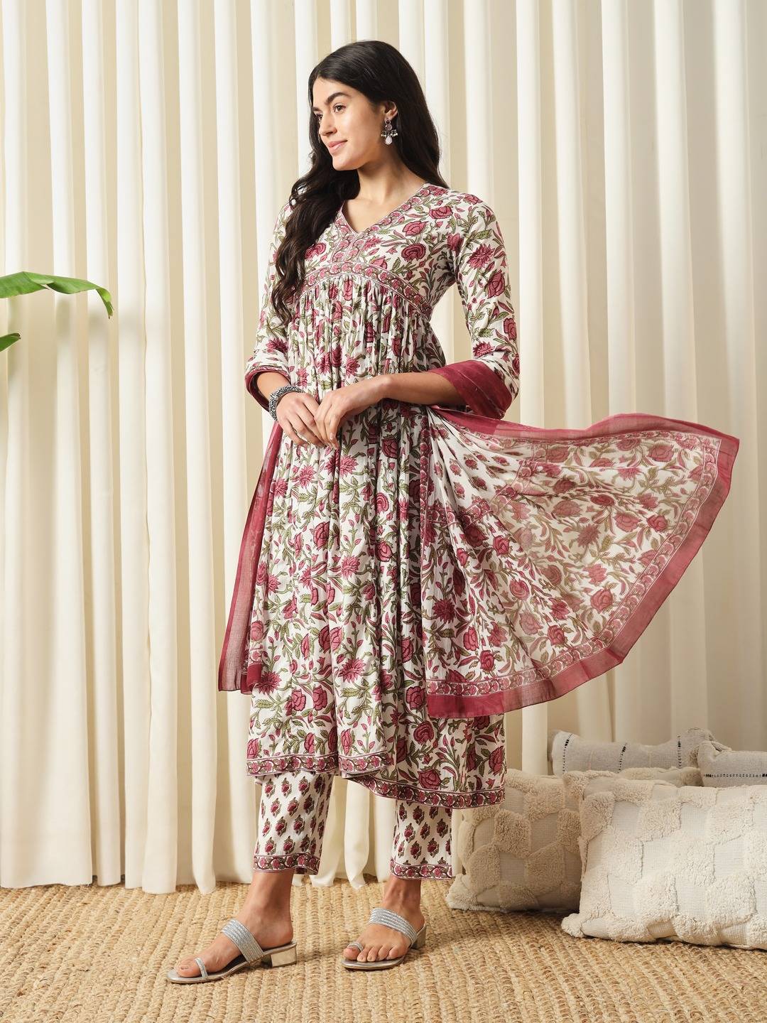 Women Red, white and green printed kurta with trousers with dupatta