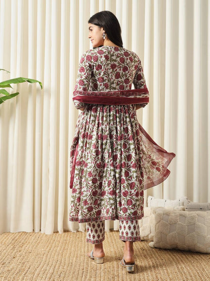 Women Red, white and green printed kurta with trousers with dupatta