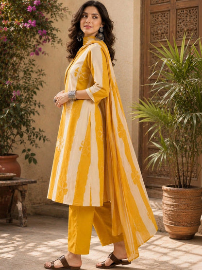Women Floral Printed Regular Pure Cotton Kurta with Trousers & With Dupatta