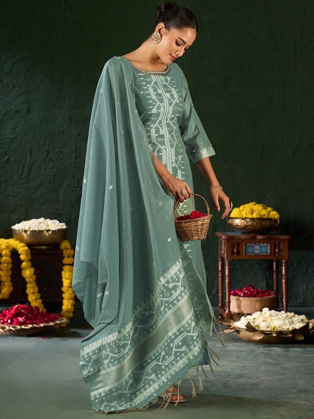 Dhiyona KL Women Embroidered Regular Thread Work Kurta with Palazzos & Dupatta