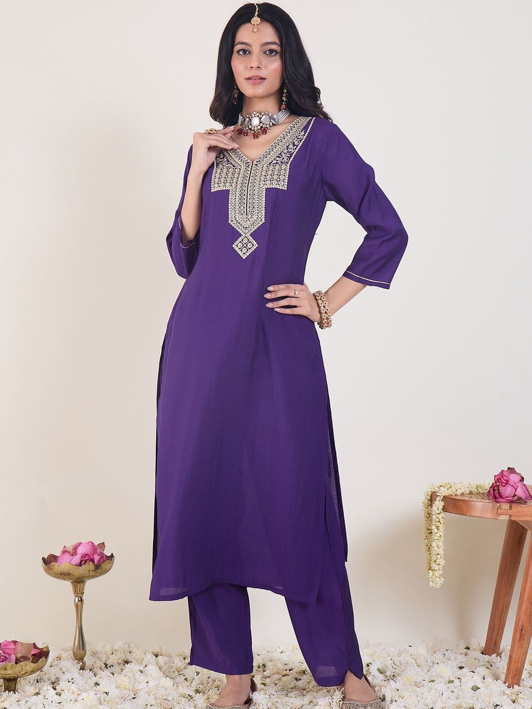 Dhiyona IE V-Neck Embroidered Tunic With Trousers