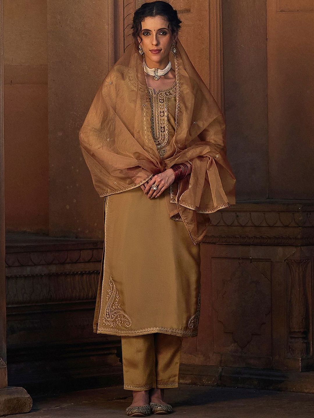 Dhiyona CH Women Ethnic Motifs Embroidered Regular Thread Work Kurta with Trousers & With Dupatta