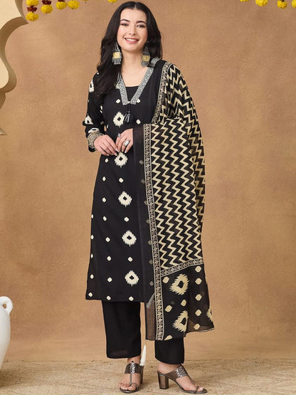 Women Ethnic Ikat Print Embroided Neck Kurta Set With Tasseled Dupatta
