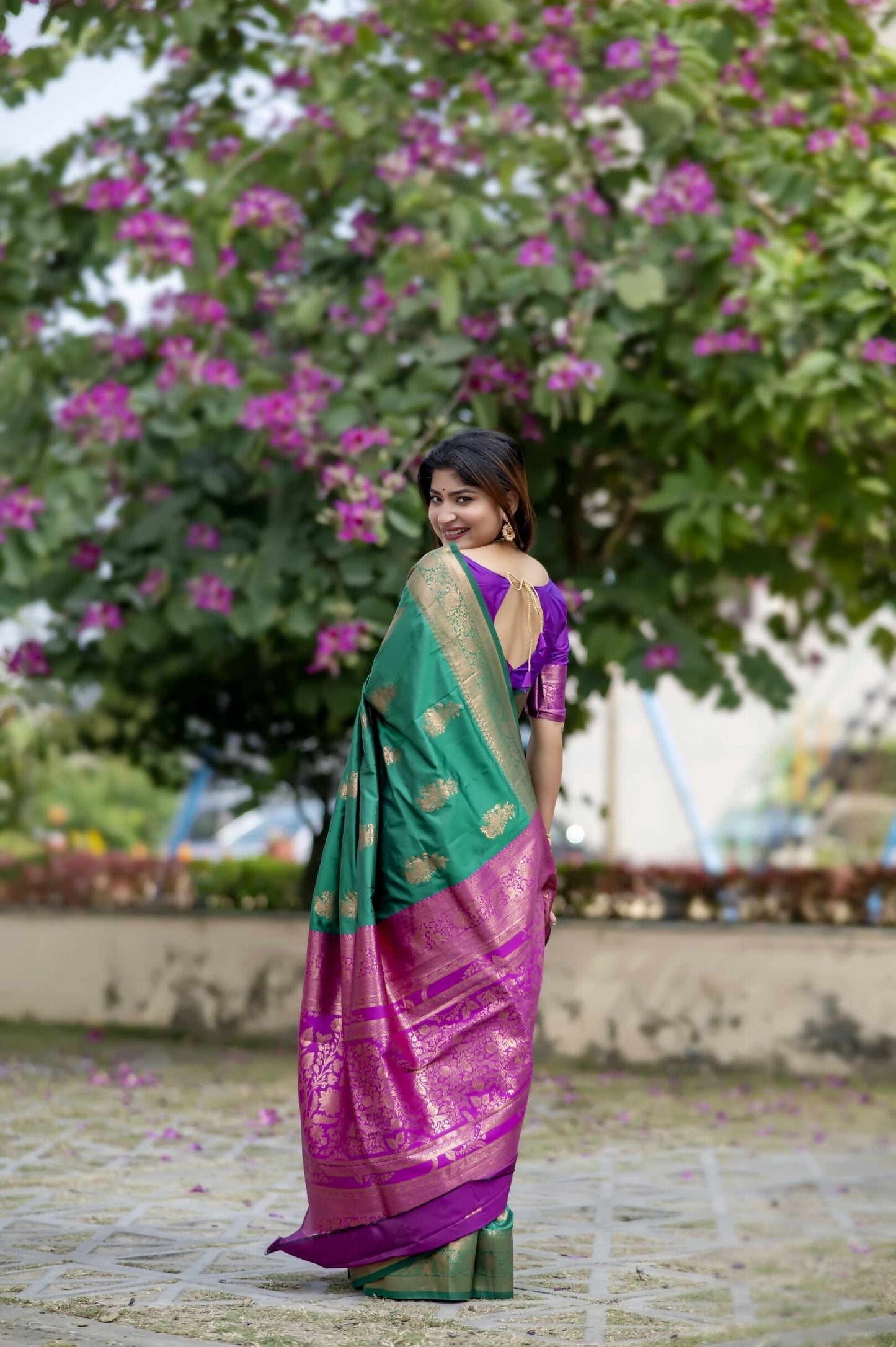 Women Krishna Green Saree With Unstiched Blouse